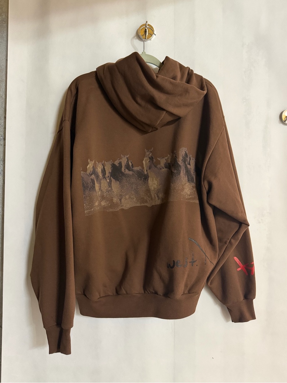 Darlin’ Horse Graphic Brown Hoodie Size Large NWT - Picture 2 of 7